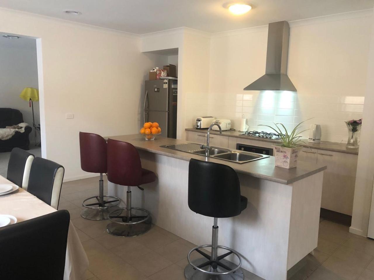 Melbourne Lakes Warm House Extérieur photo